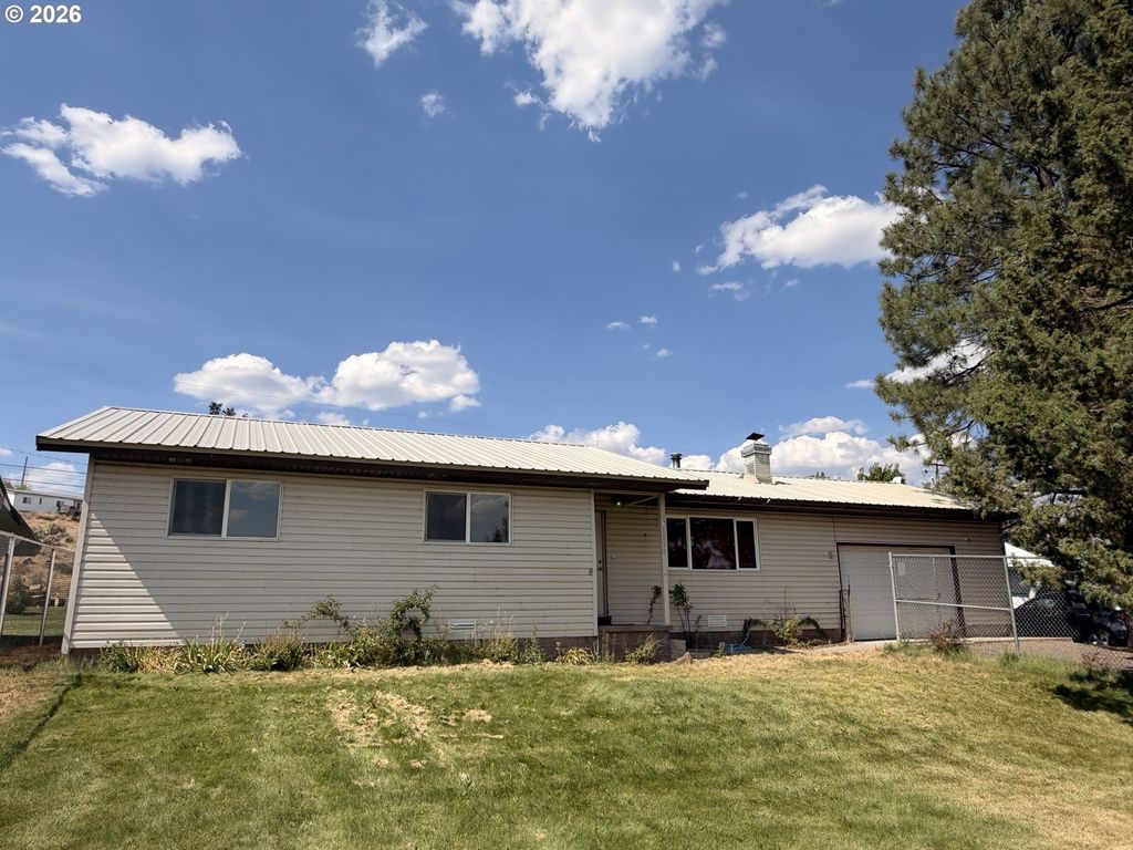 1638 Hines Blvd, Burns