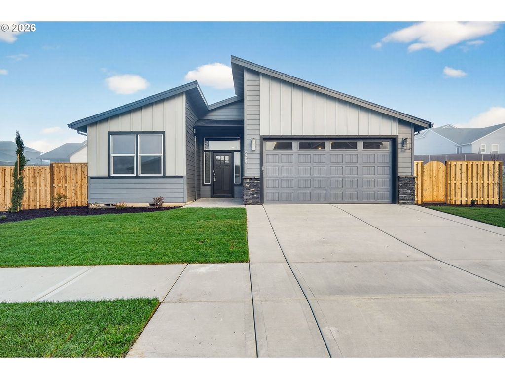 2035 E Otter Loop 66, La Center