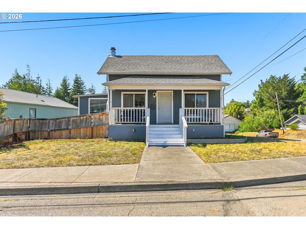 587 N Baxter St, Coquille
