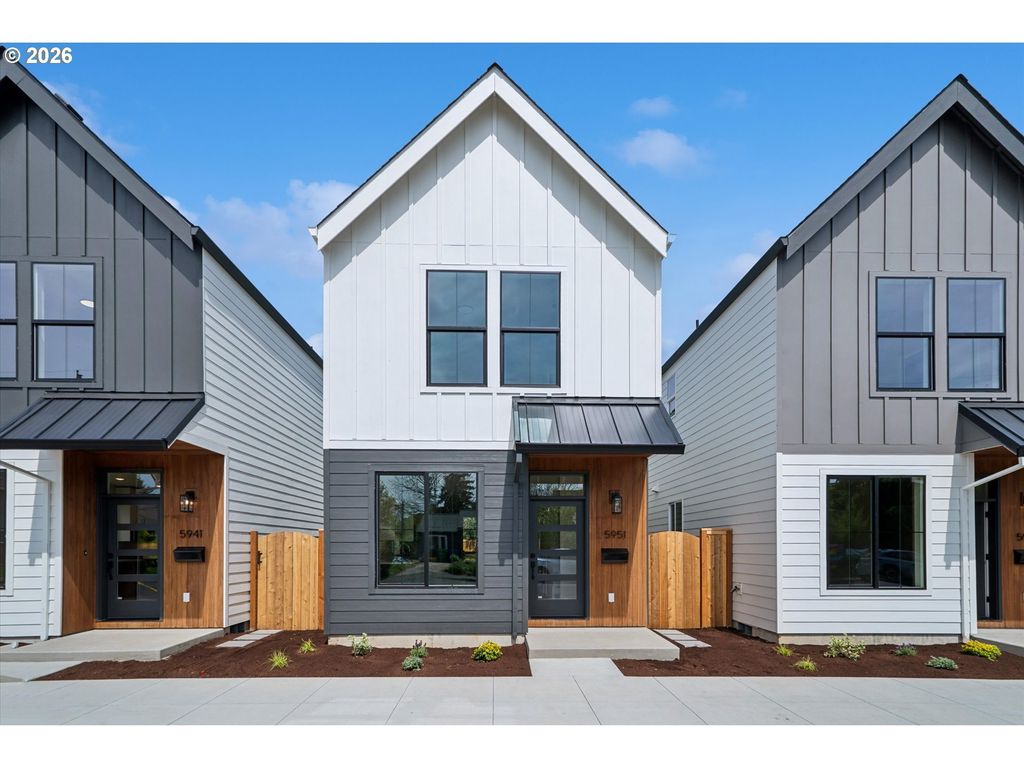 5951 Se Reedway St, Portland