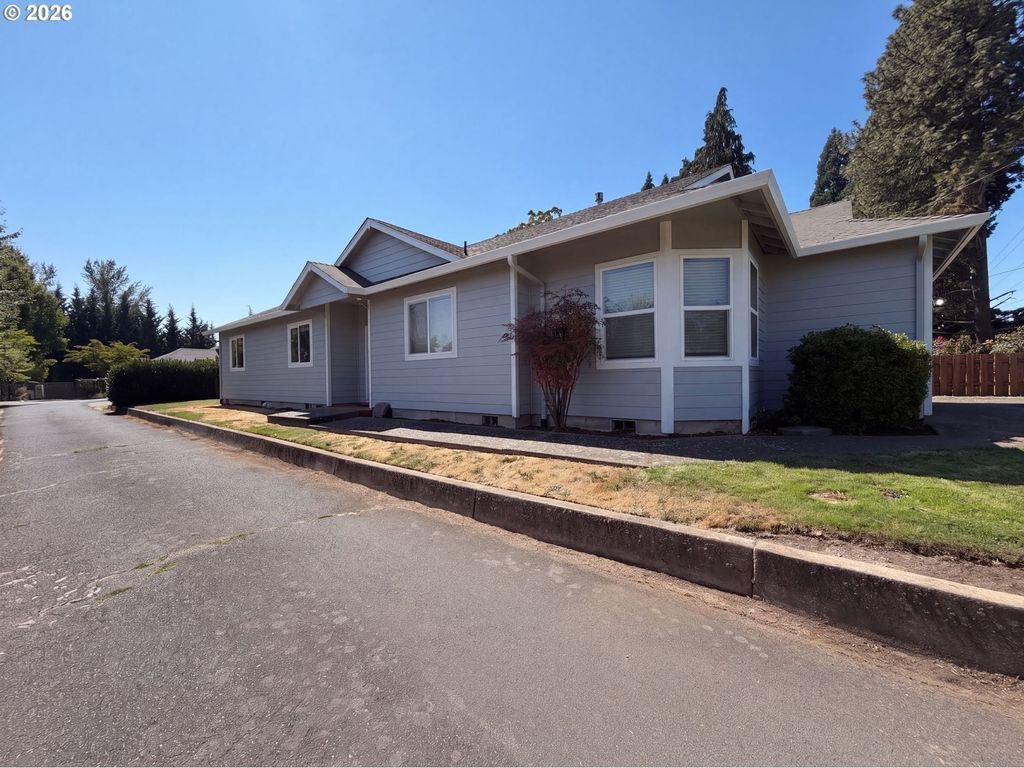 1586 Ne Grandhaven St, McMinnville