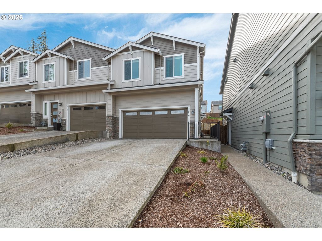 2401 S Brookside Pl, Ridgefield
