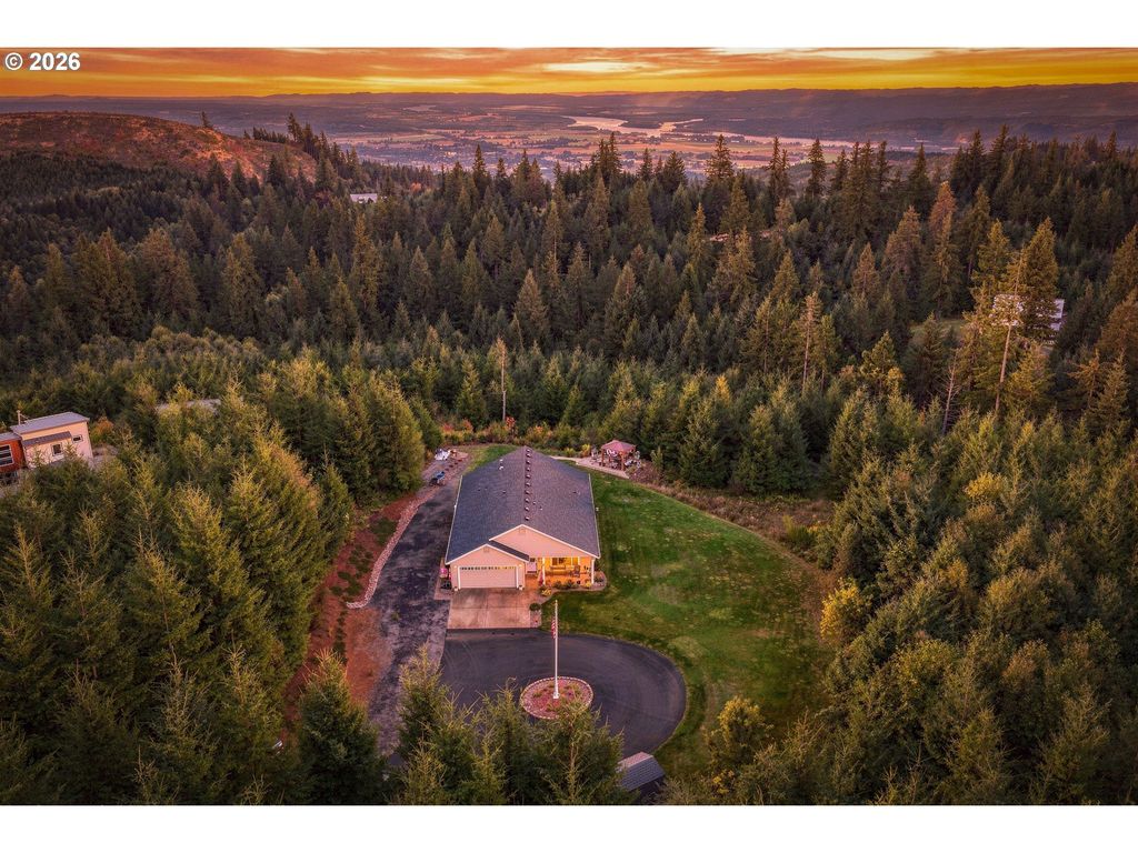 780 Five Peaks Dr, Kalama