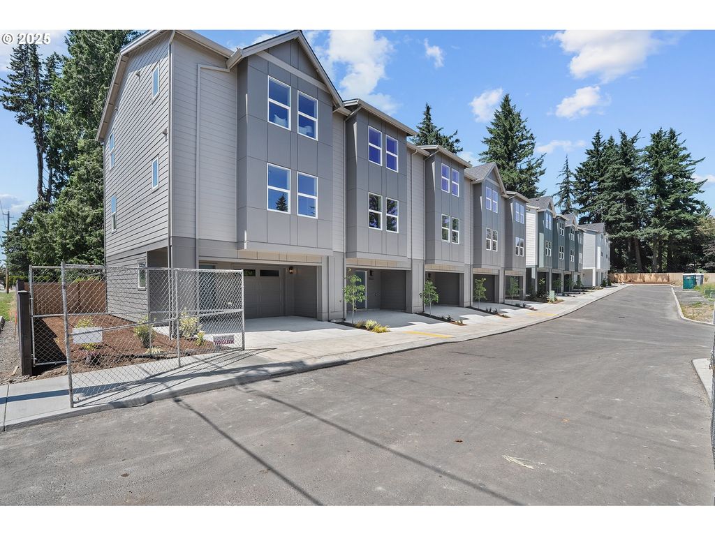 15139 E Burnside St, Portland