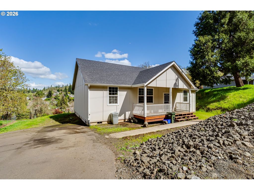 1332 Se Strong Ave, Roseburg
