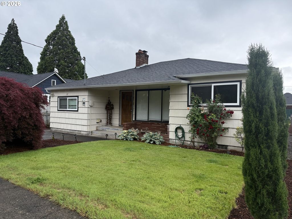 1137 N 4th Ave, Stayton