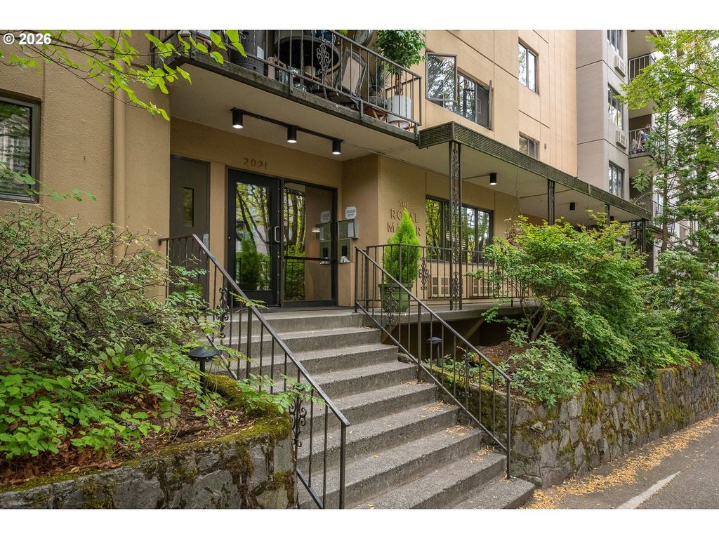 2021 Sw Main St 32, Portland