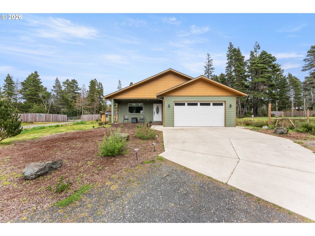 55503 Madrone Dr, Bandon