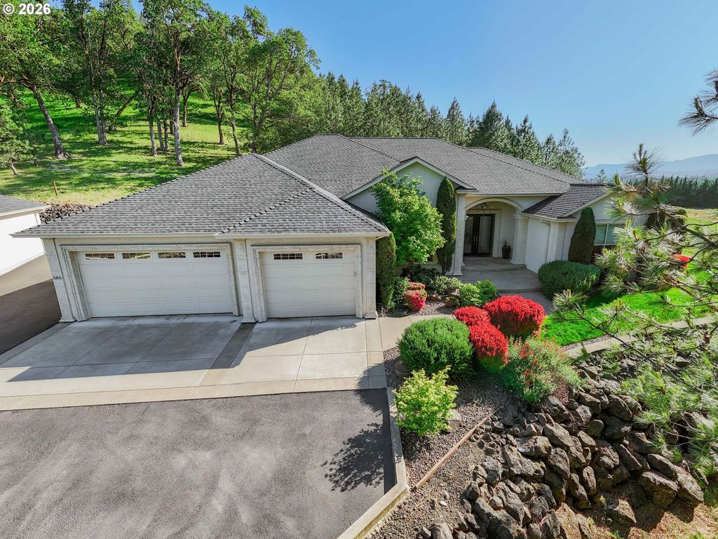 585 Pegasus Ln, Roseburg