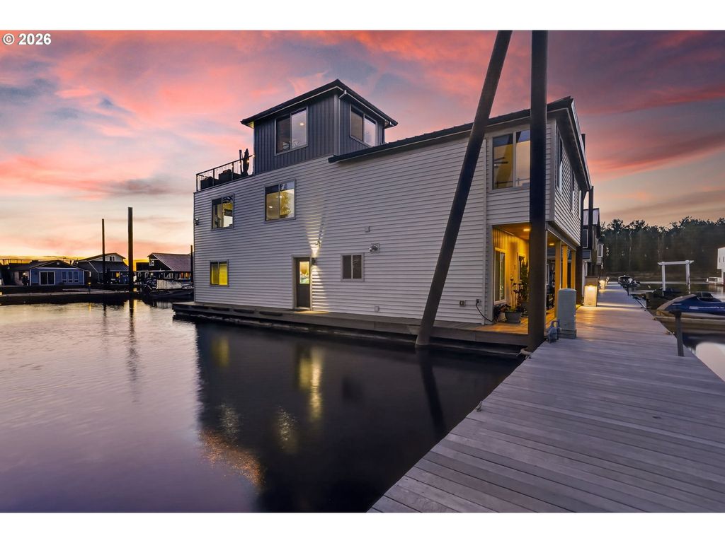 18525 Ne Marine Dr. E3, Portland