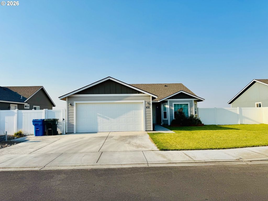 435 Cardinal Pl, Umatilla
