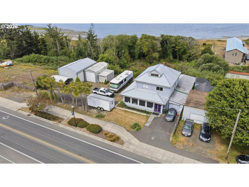 228 S Empire Blvd, Coos Bay