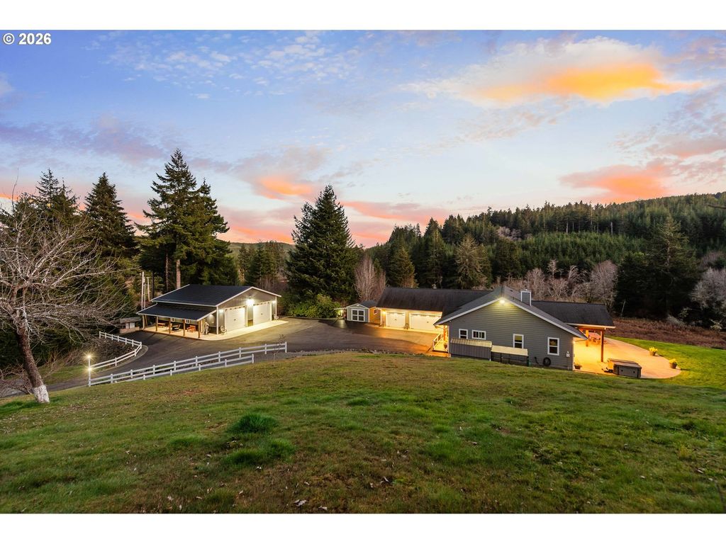 92735 Boots Dr, Coos Bay