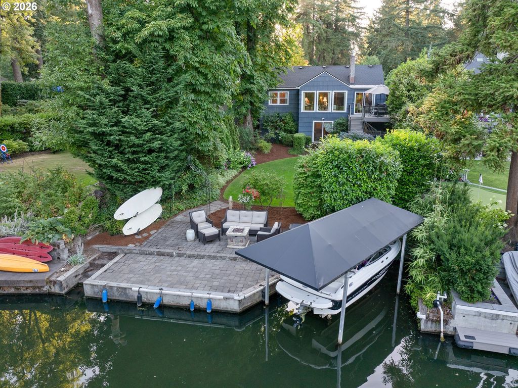 17332 Lake Haven Dr, Lake Oswego