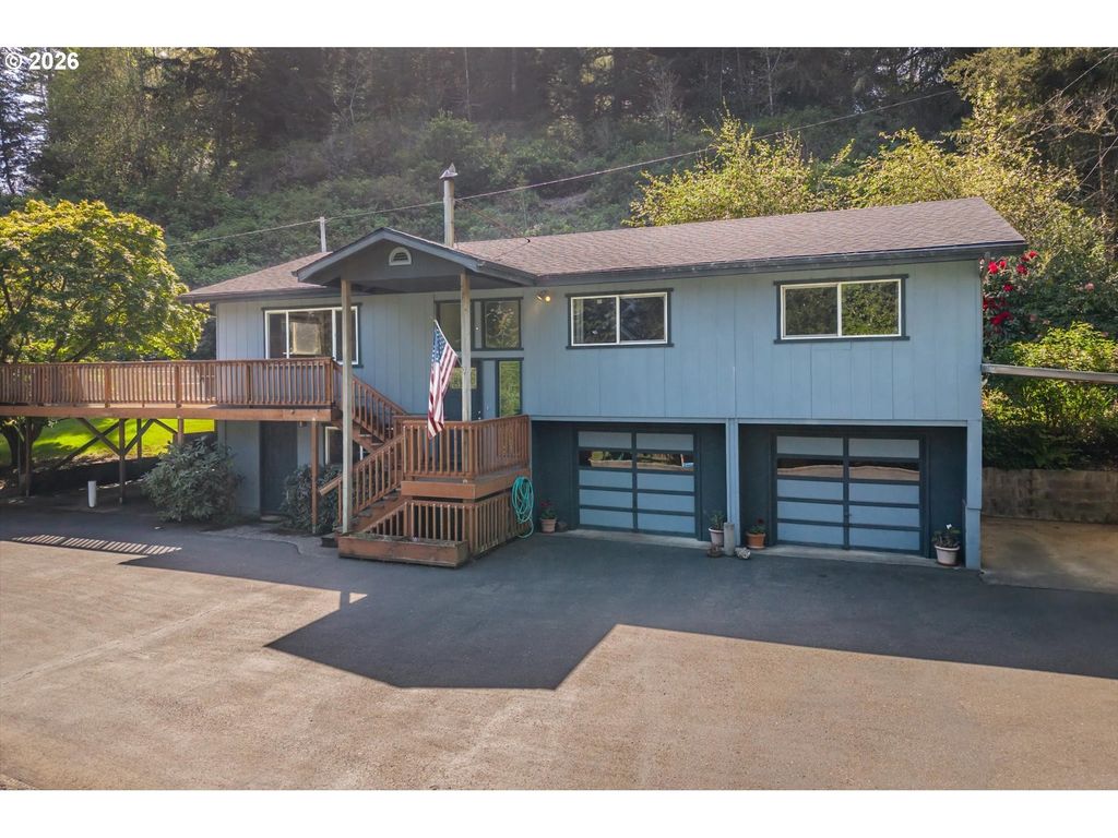 94032 Brush Ln, Coos Bay