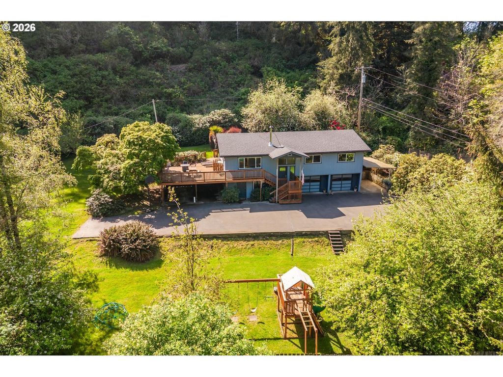 94032 Brush Ln, Coos Bay
