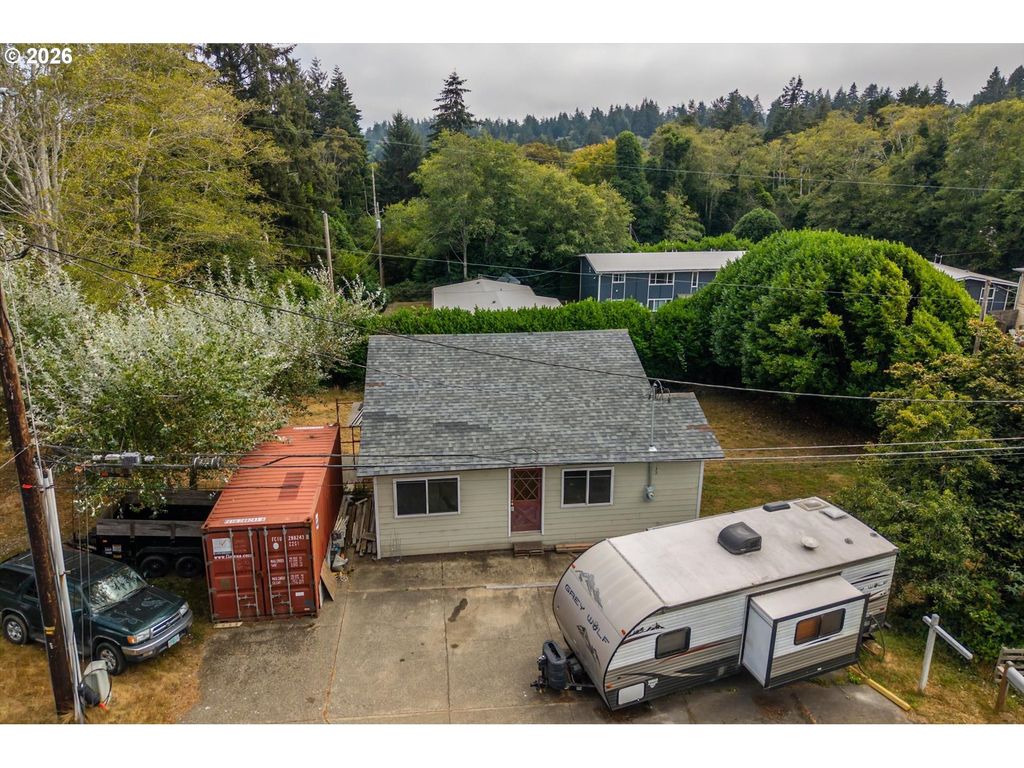 1005 Yew Ave, Coos Bay
