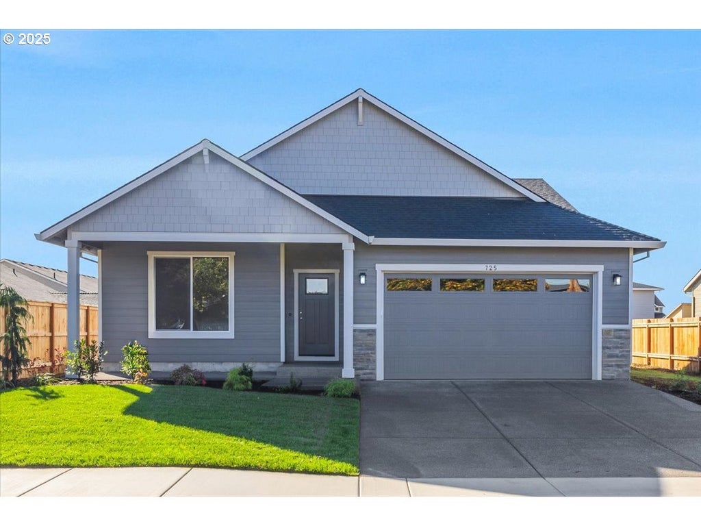 725 E Third St, Yamhill