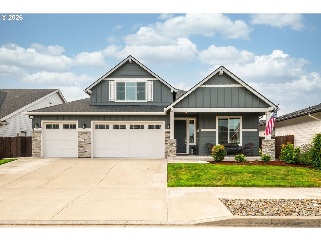 4203 S 14th Way, Ridgefield