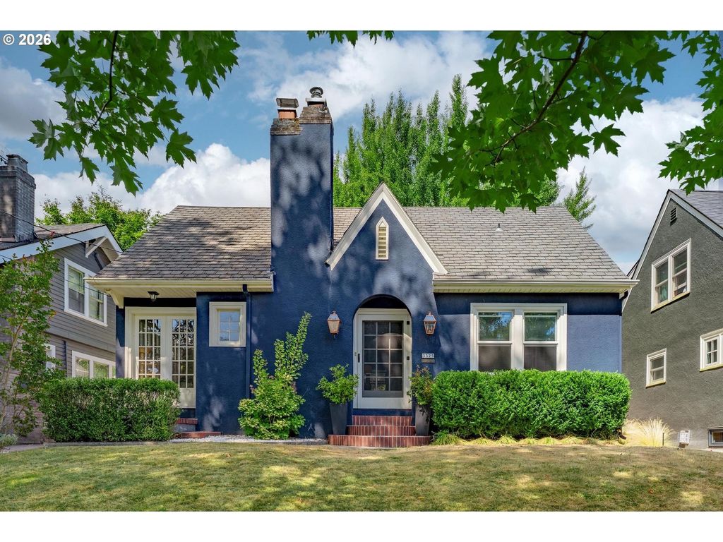 3325 Ne Holladay St, Portland