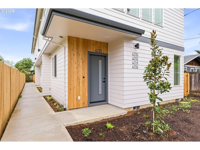 6794 Se Insley 3, Portland