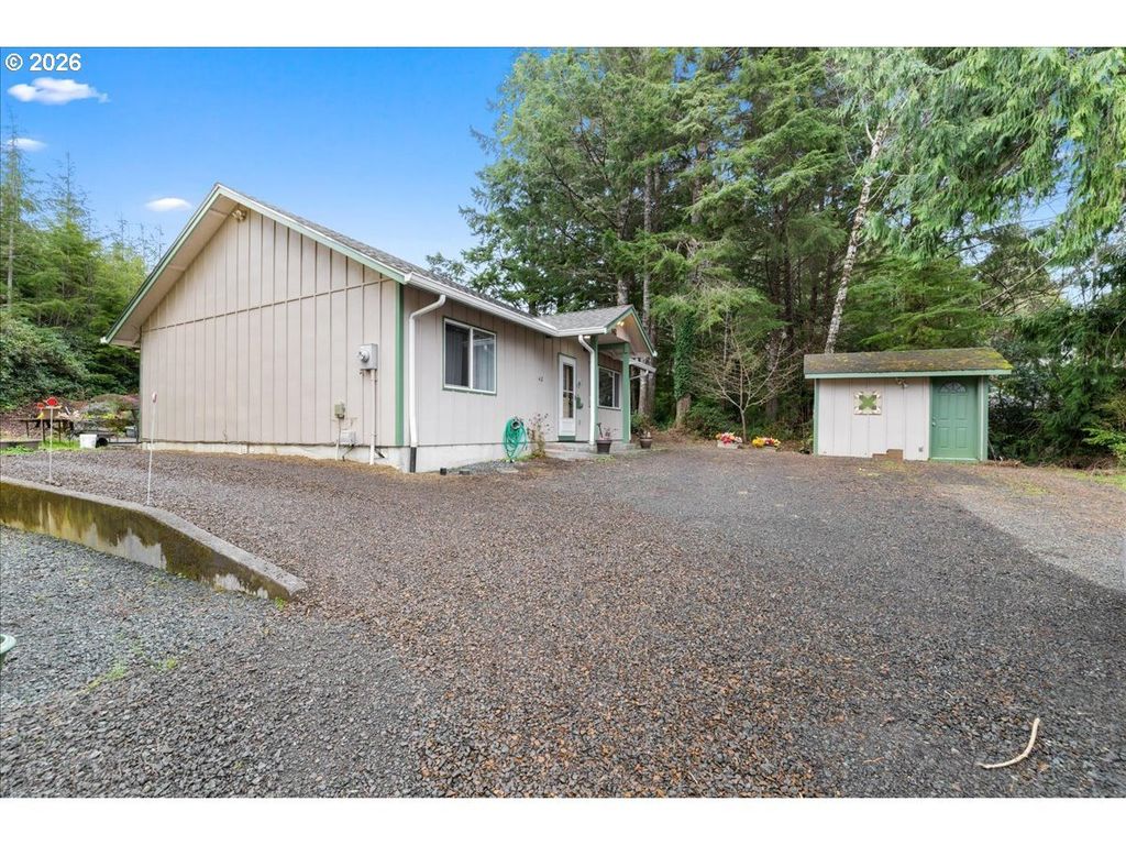 142 S Quadrant St, Rockaway Beach