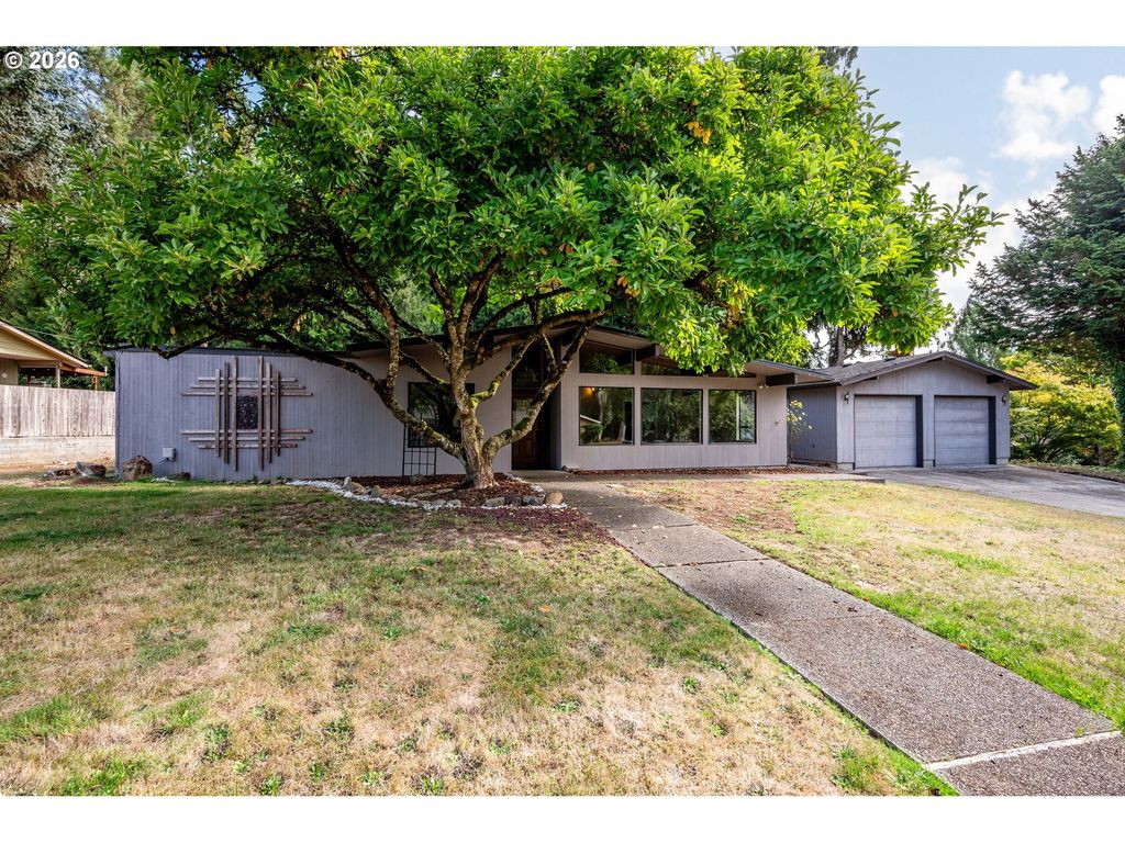 3560 Fairway Ln, Longview