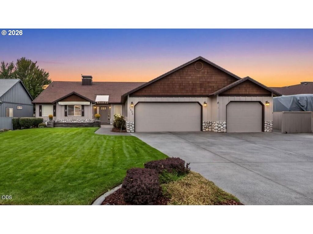 2635 Nw Canyon Dr, Redmond
