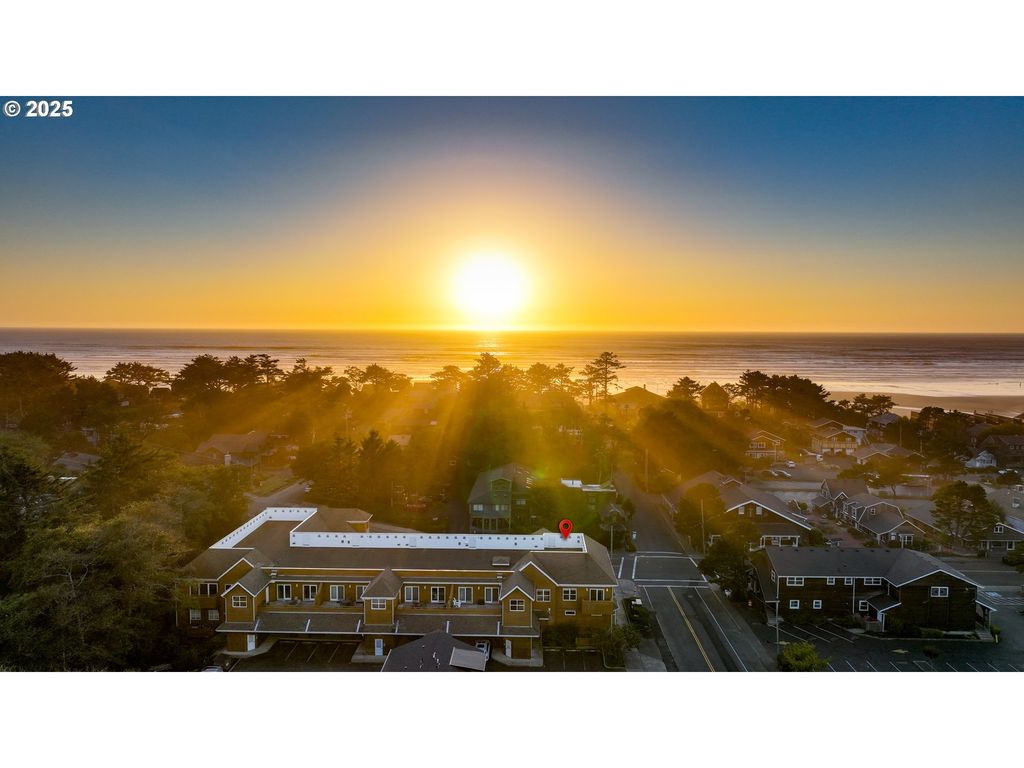 123 S Hemlock St #201, Cannon Beach