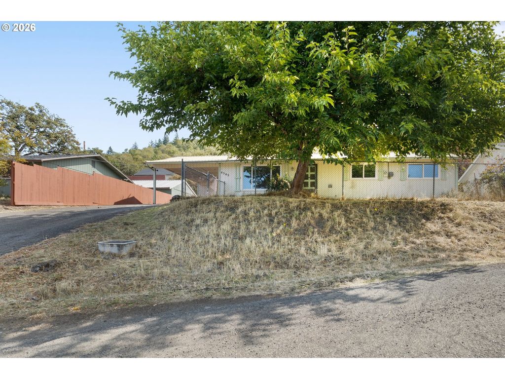 4545 Ridenour St, Roseburg