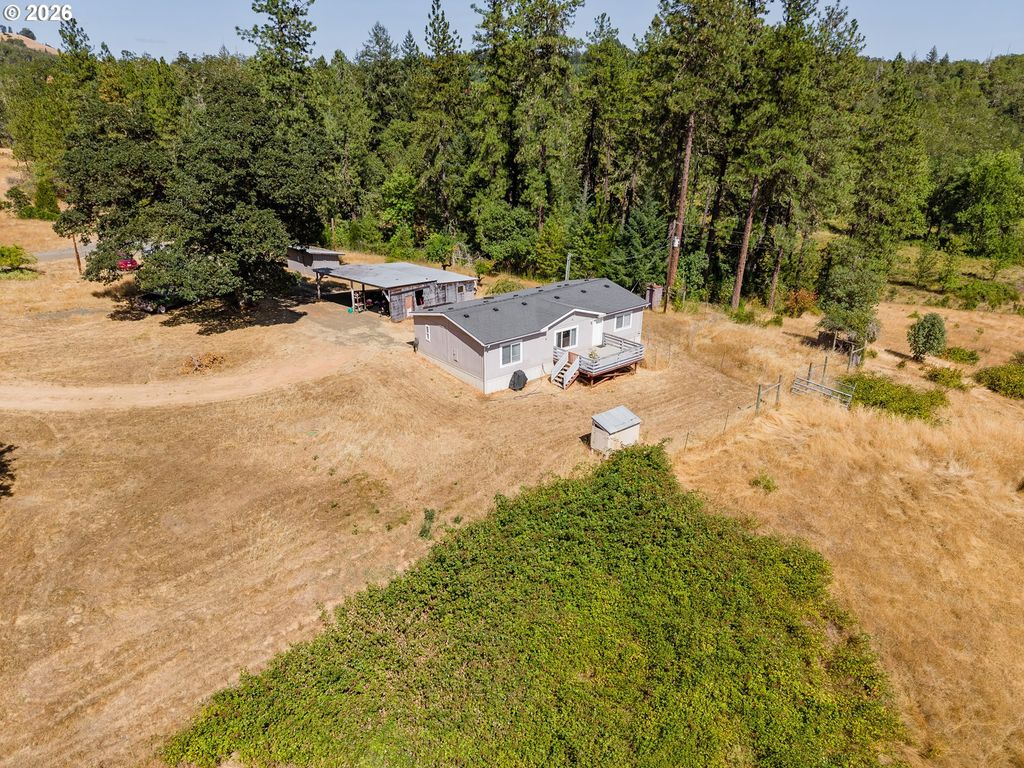 895 Mulberry Ln, Roseburg