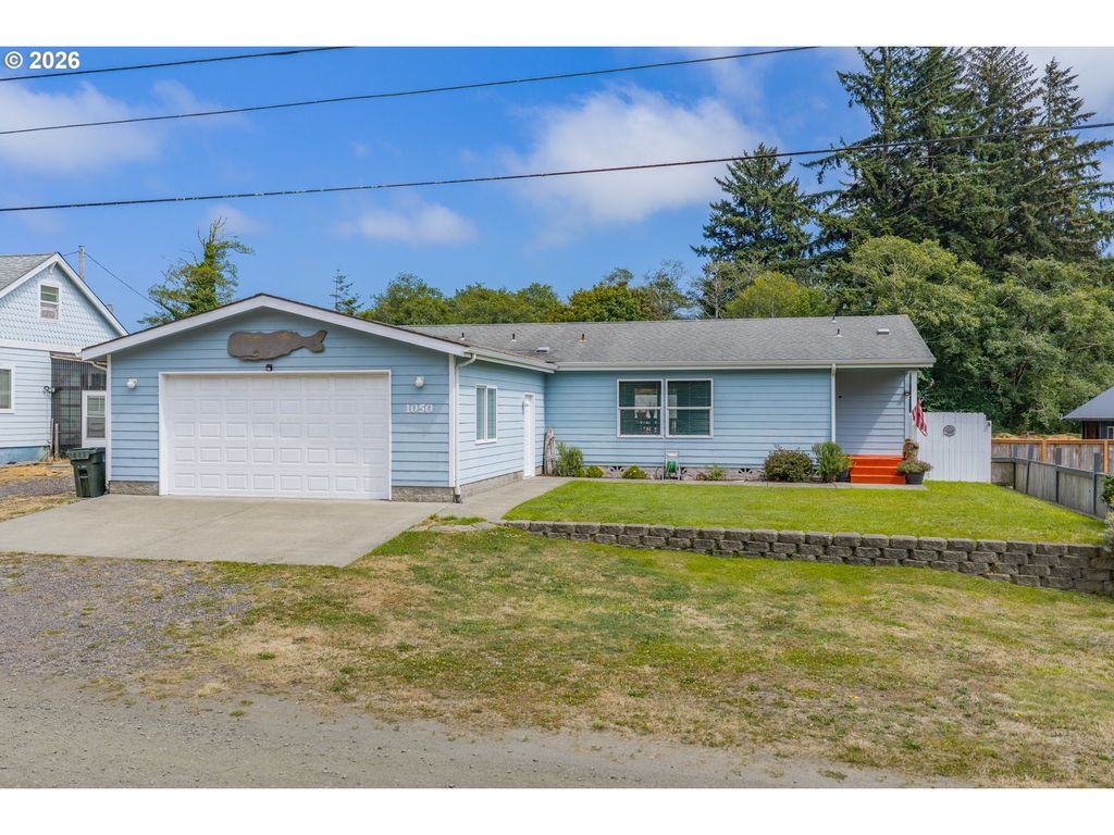 1050 Broadway Ave, Winchester Bay