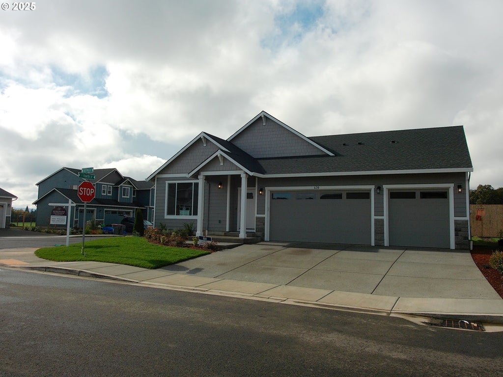 430 S Elm St, Yamhill