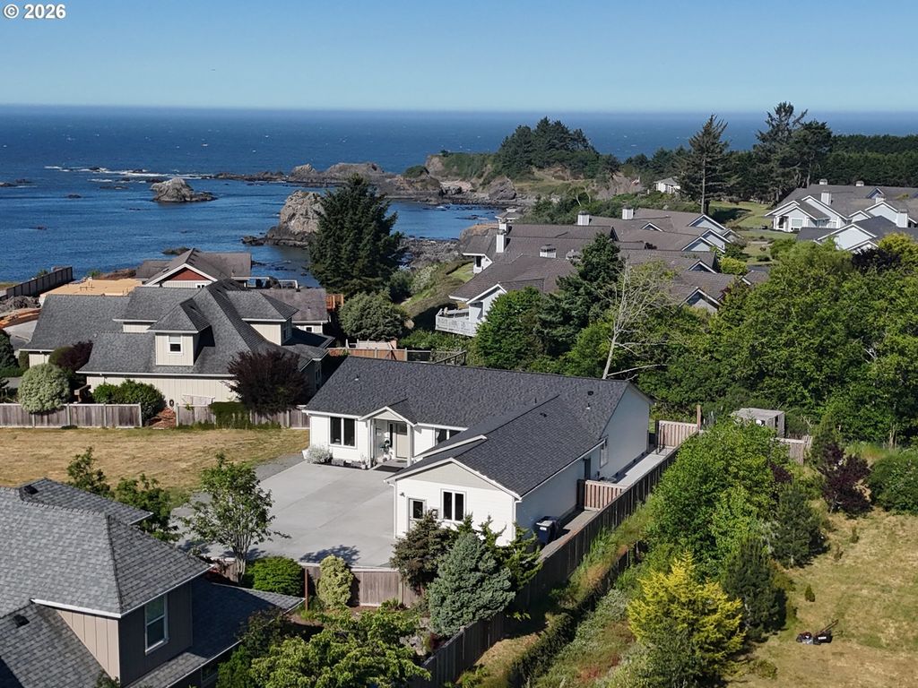 7205 Edge Cliff Dr, Brookings