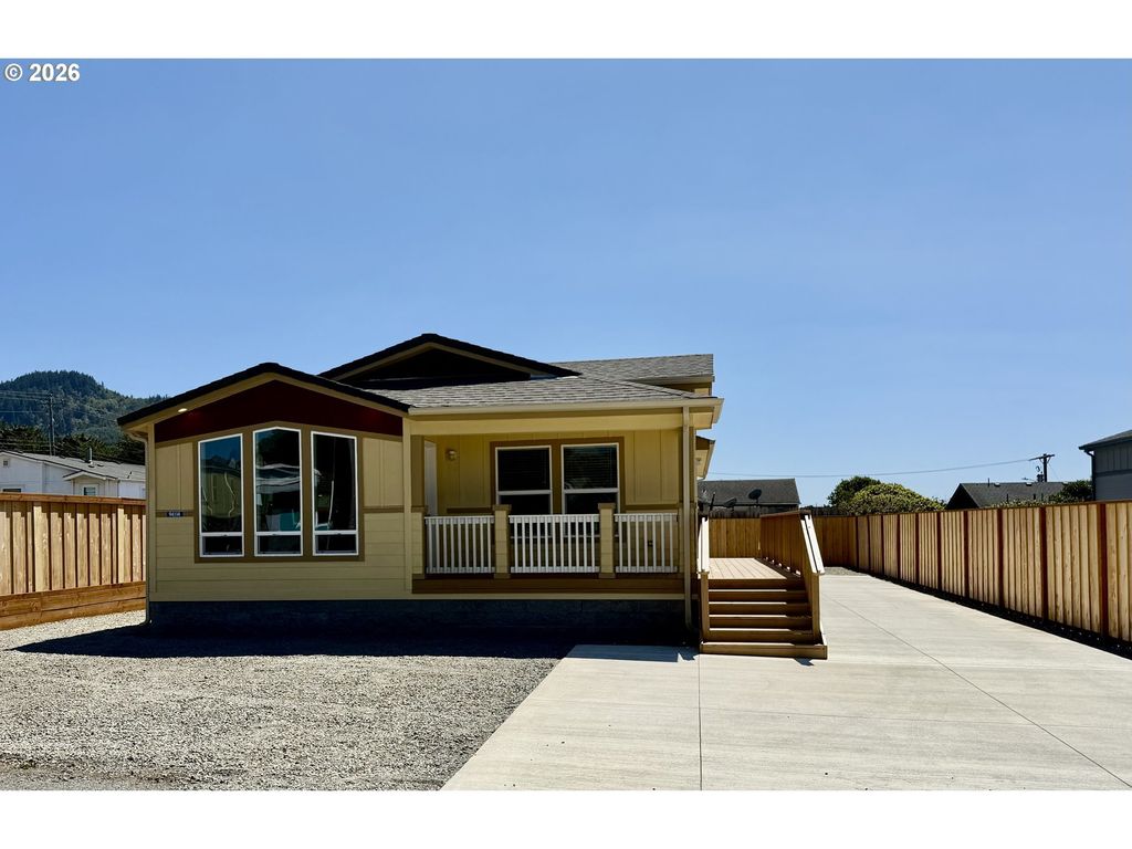 94114 4th St, Gold Beach
