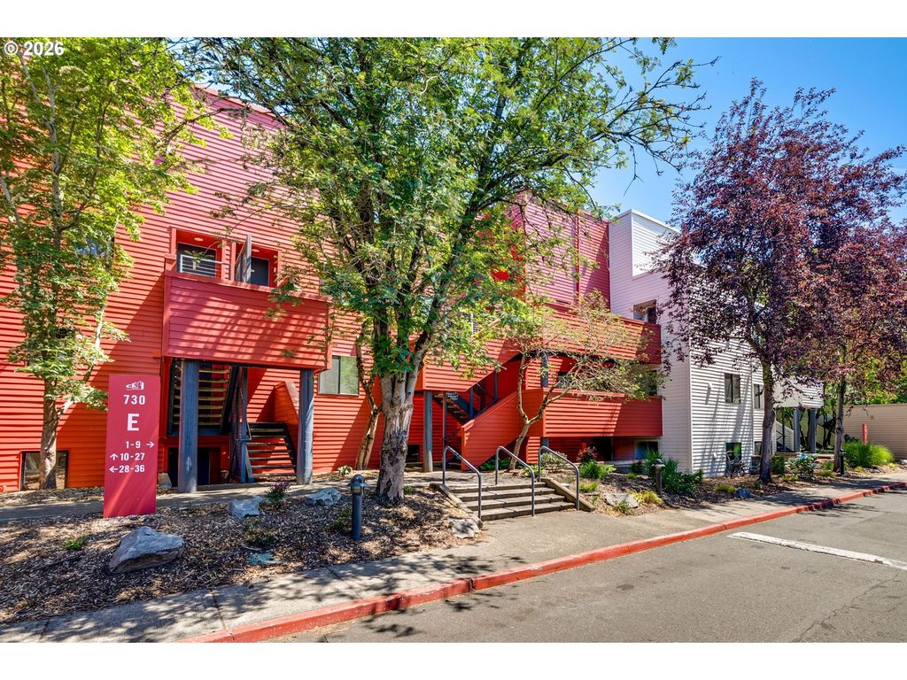 730 Nw Naito Pkwy E10, Portland