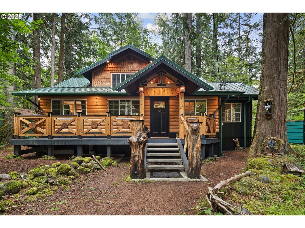 27172 E Marion Rd, Rhododendron