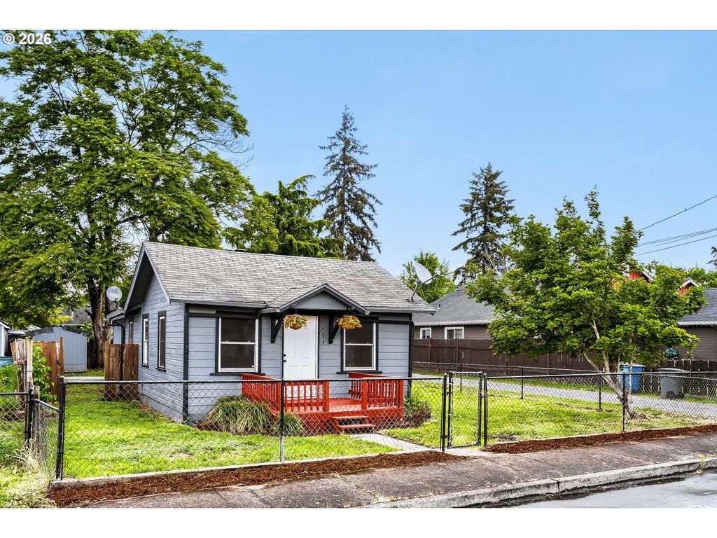 2004 E 30th St, Vancouver