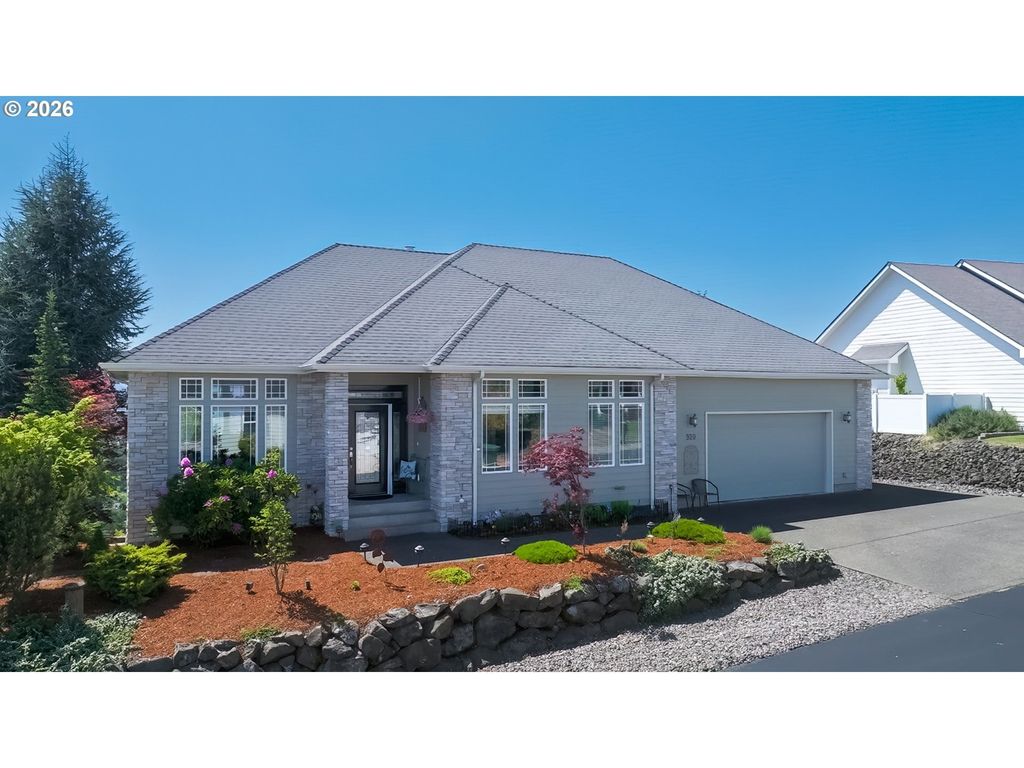 920 Ne Granite Ridge St, Roseburg