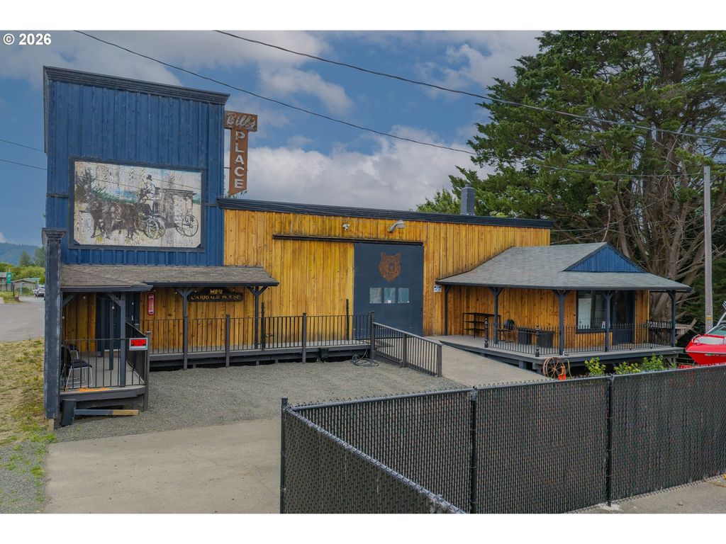 203 N Birch St, Coquille