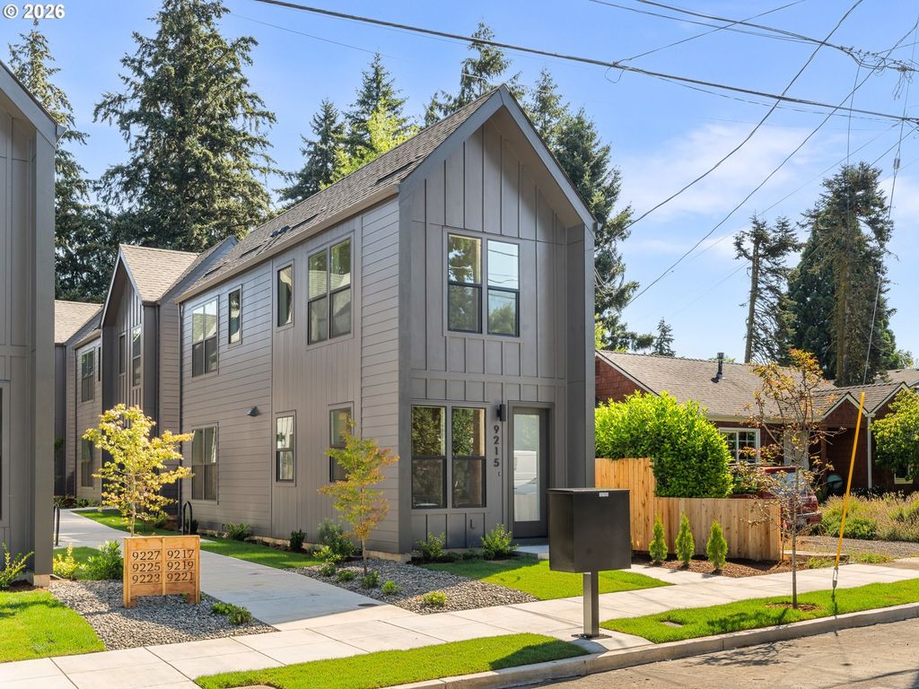 9215 N Seneca St, Portland