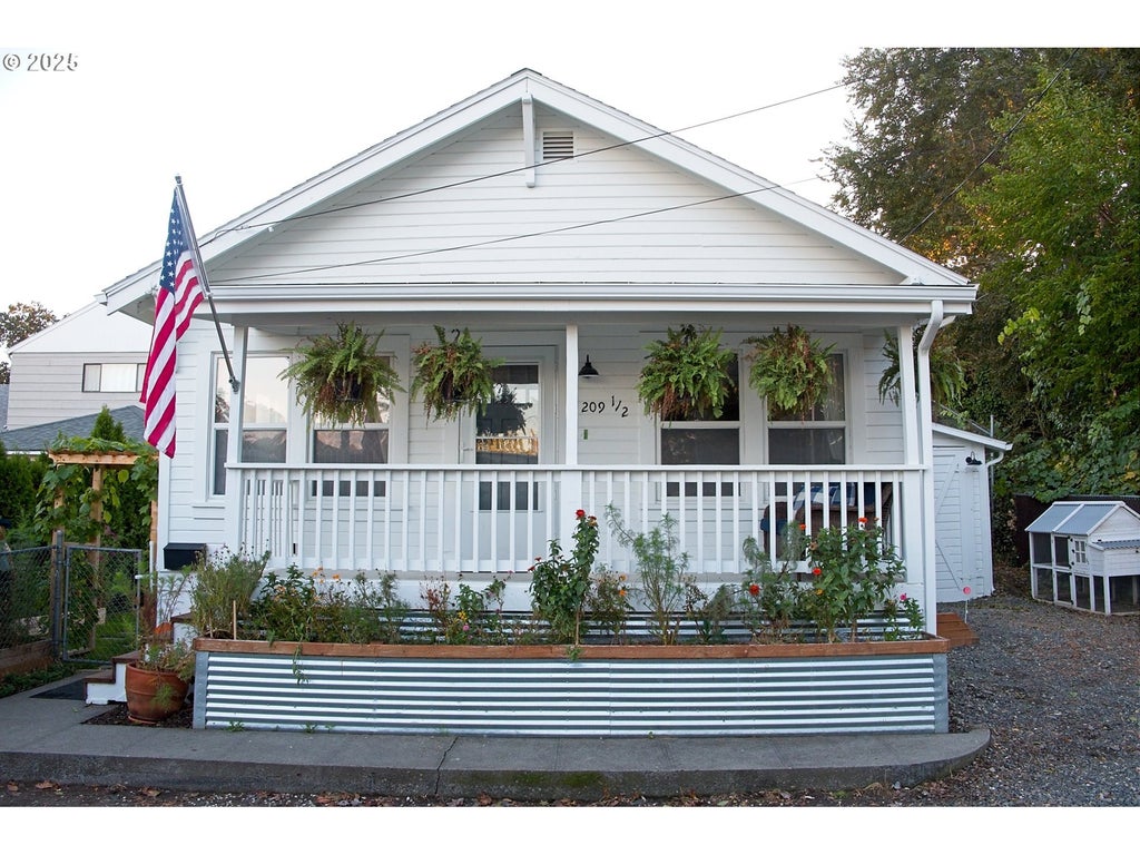 209 1/2 W 5th Pl, The Dalles