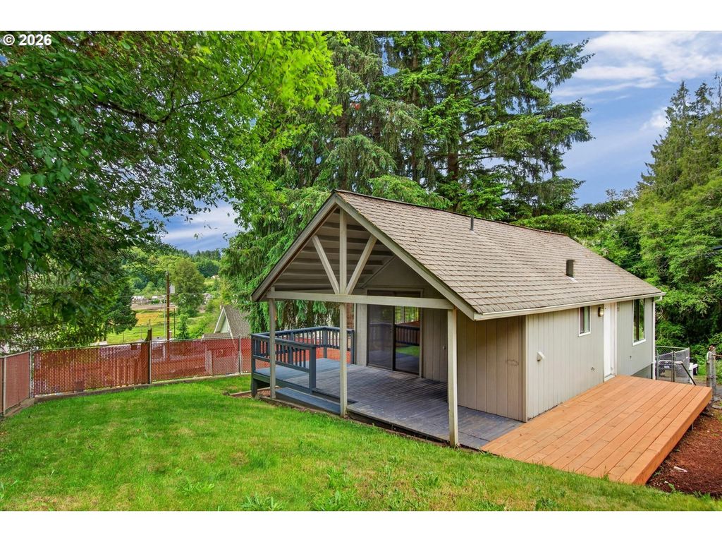 710 Wood Ln, Clatskanie