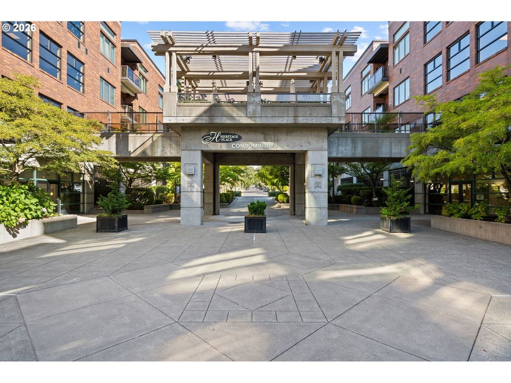 400 W 8th St 236, Vancouver