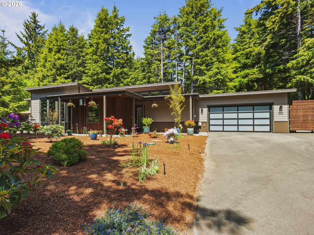 1020 Nw Terrace St, Waldport