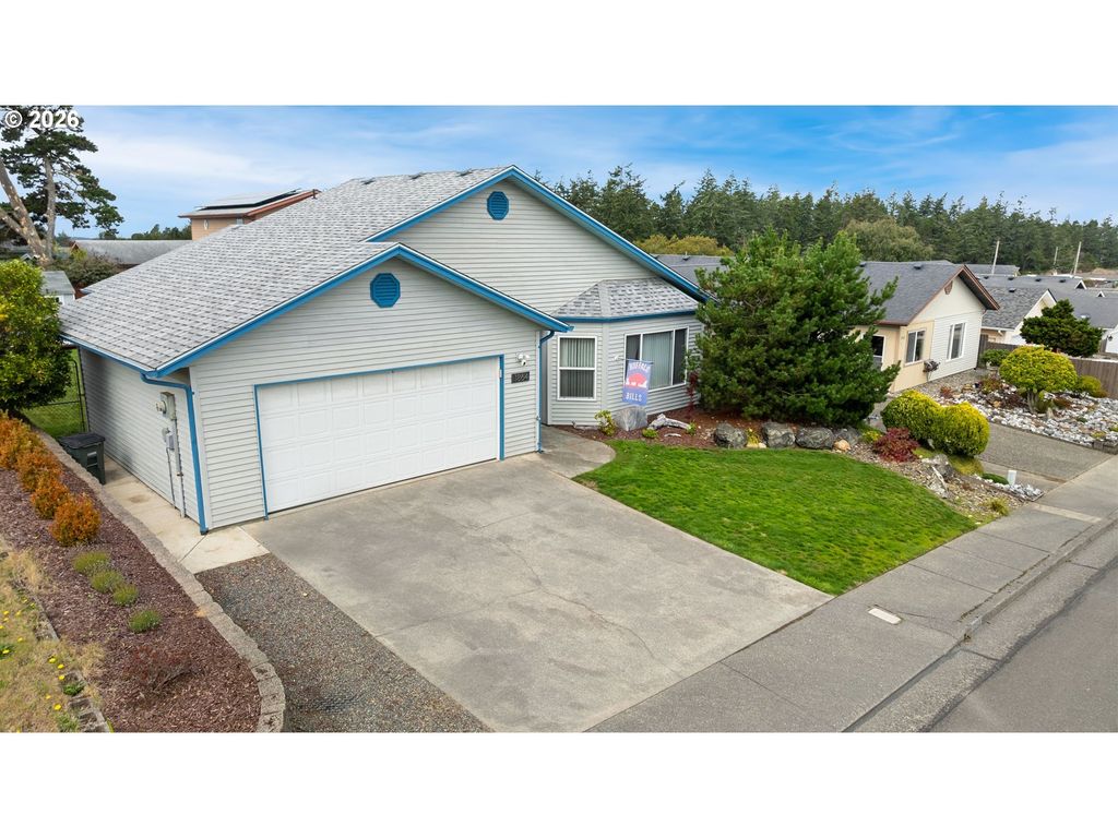 1864 Garfield St, North Bend