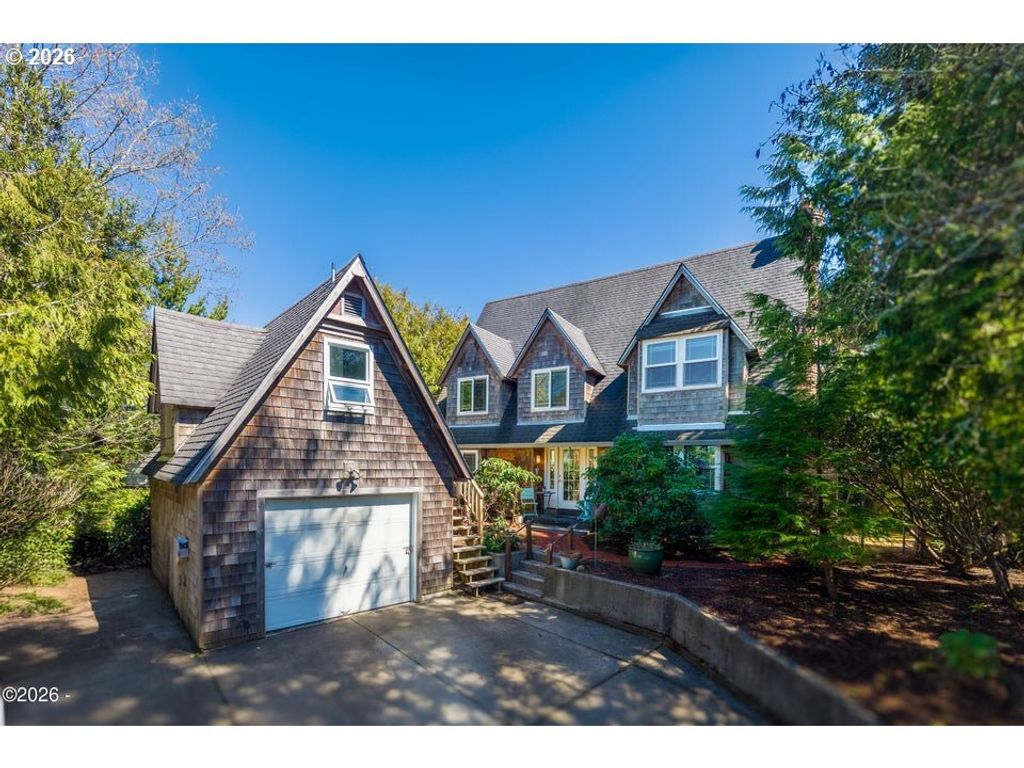5460 Palisades Dr, Lincoln City