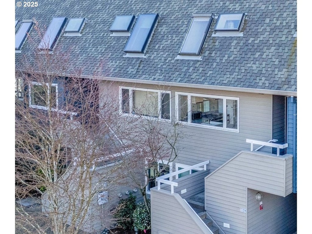 194 N Hayden Bay Dr, Portland