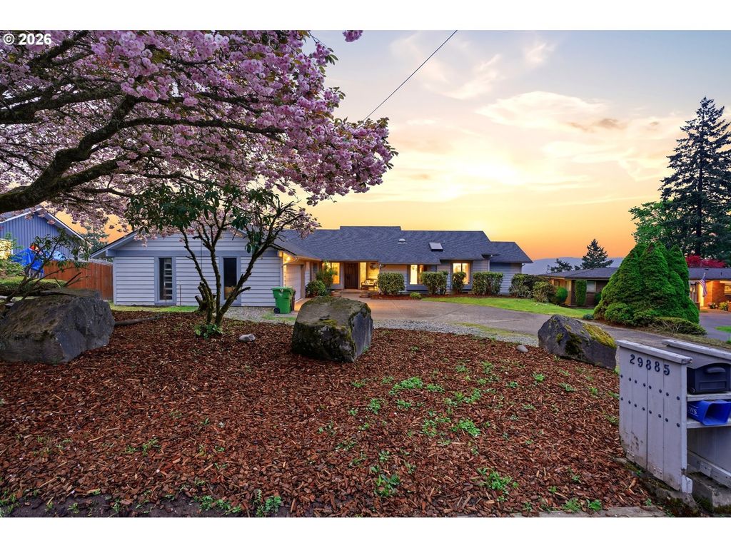 29885 Riverview Dr, Rainier