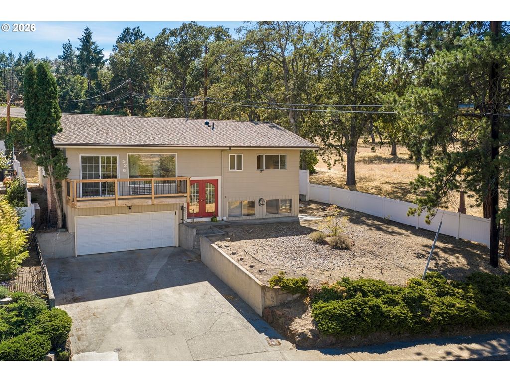 526 E Scenic Dr, The Dalles